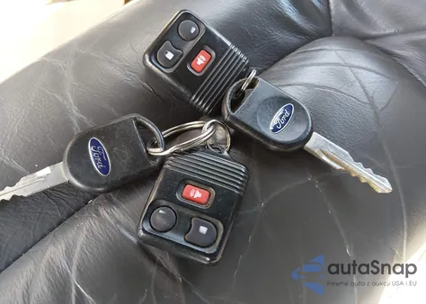 2001 Ford Explorer Sport Trac z USA, uszkodzony, nr VIN 1FMZU67E11UC51051